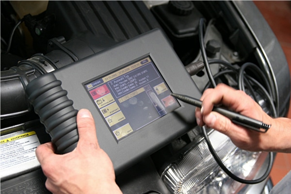 Vehicle engine with eletronic diagnostics machine attached